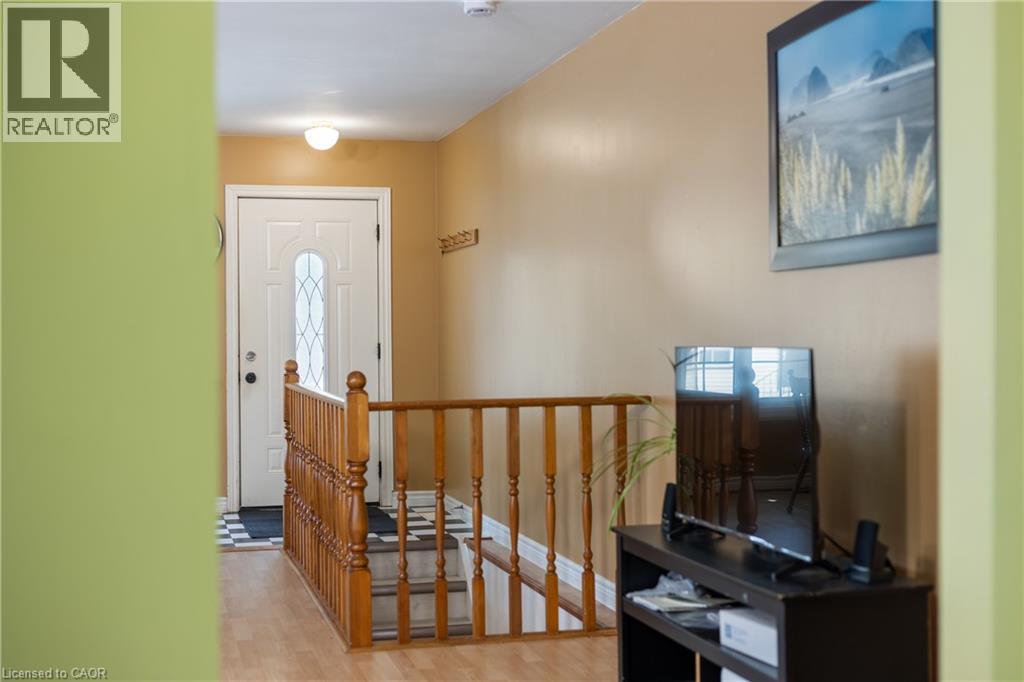 25 Saunby Street Property Photo 30