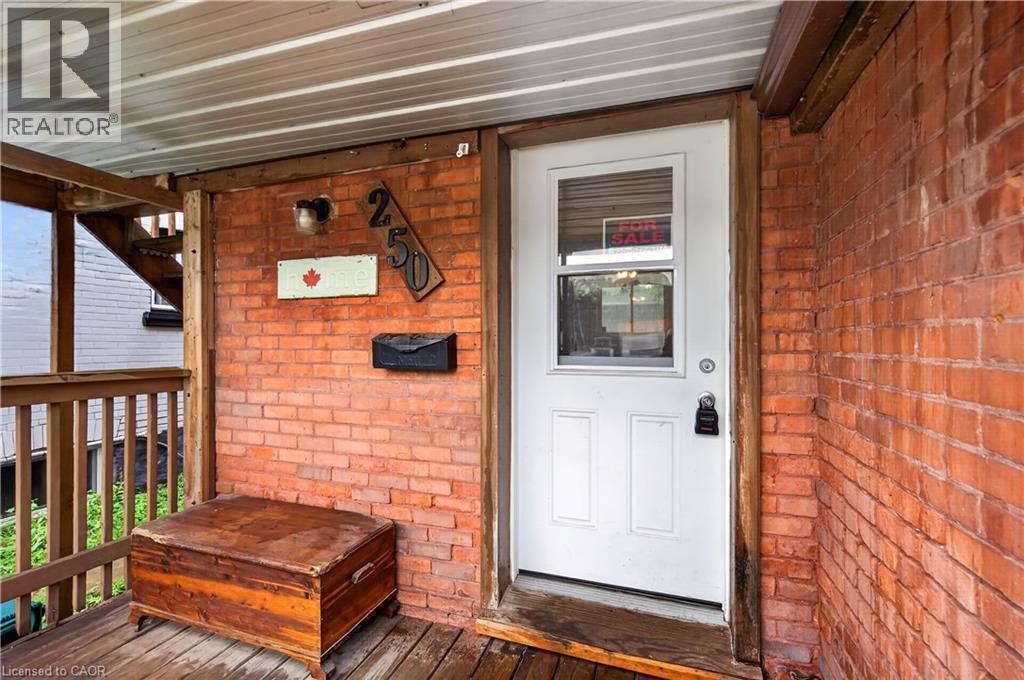 250 Murray Street Property Photo 3