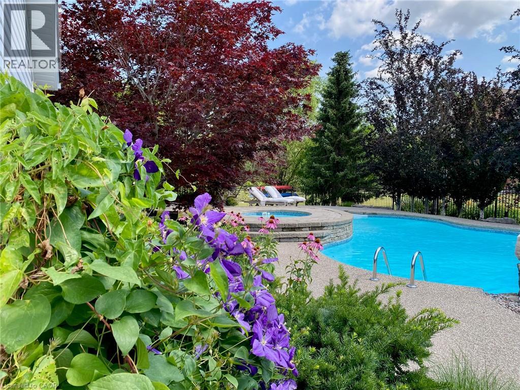 20 Haldimand Trail Property Photo 2