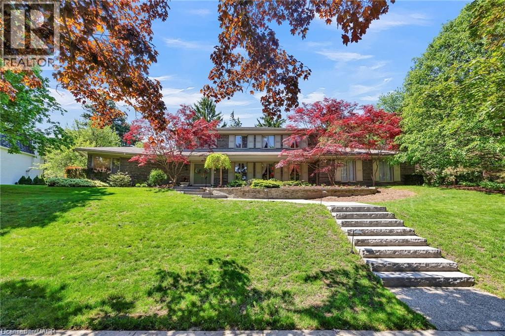 61 HUNTLEY Crescent Property Photo 1