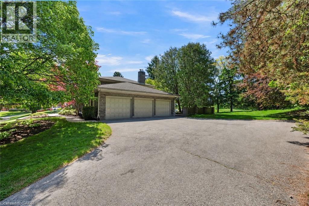 61 Huntley Crescent Property Photo 5