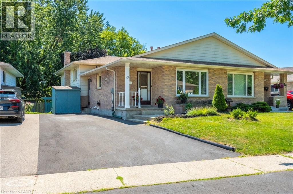 97 UXBRIDGE Crescent Property Photo 1