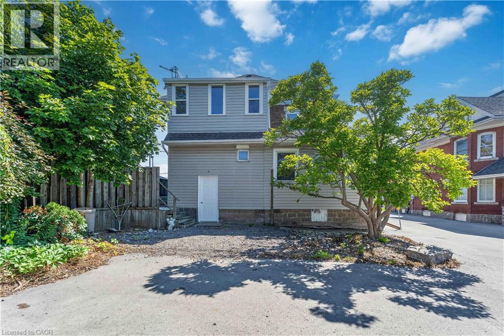 197 Griffin Street N Property Photo 8