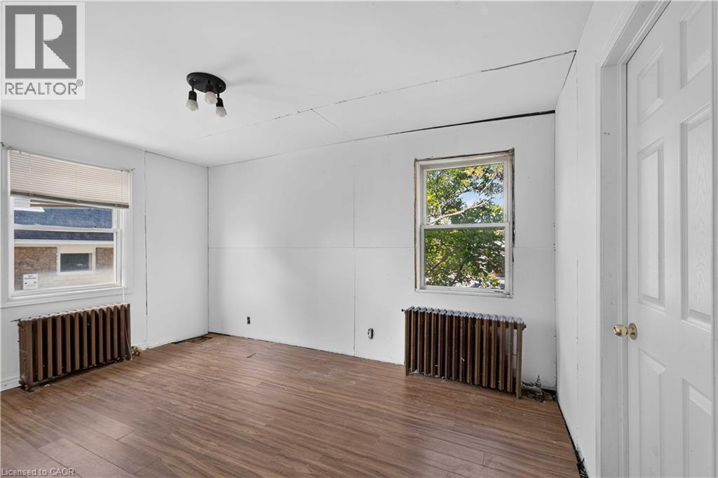 197 Griffin Street N Property Photo 26