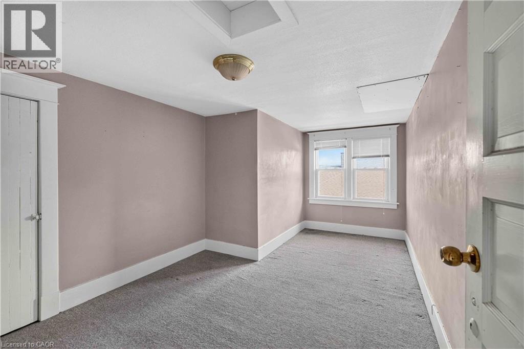 197 Griffin Street N Property Photo 41