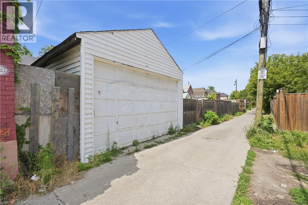 100 Chestnut Avenue Property Photo 20