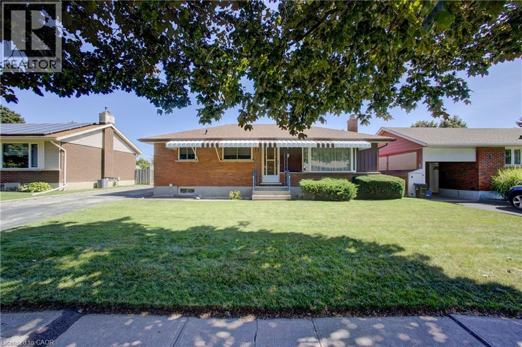 52 Queenston Crescent Property Photo 1