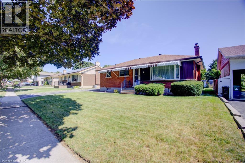 52 Queenston Crescent Property Photo 2
