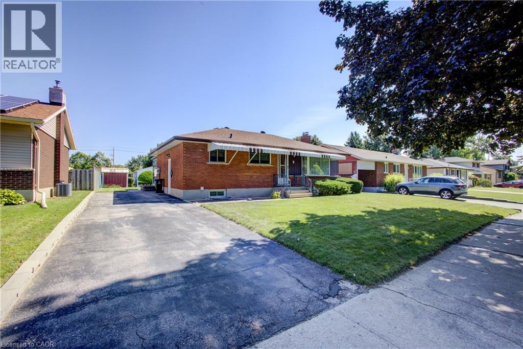 52 Queenston Crescent Property Photo 3