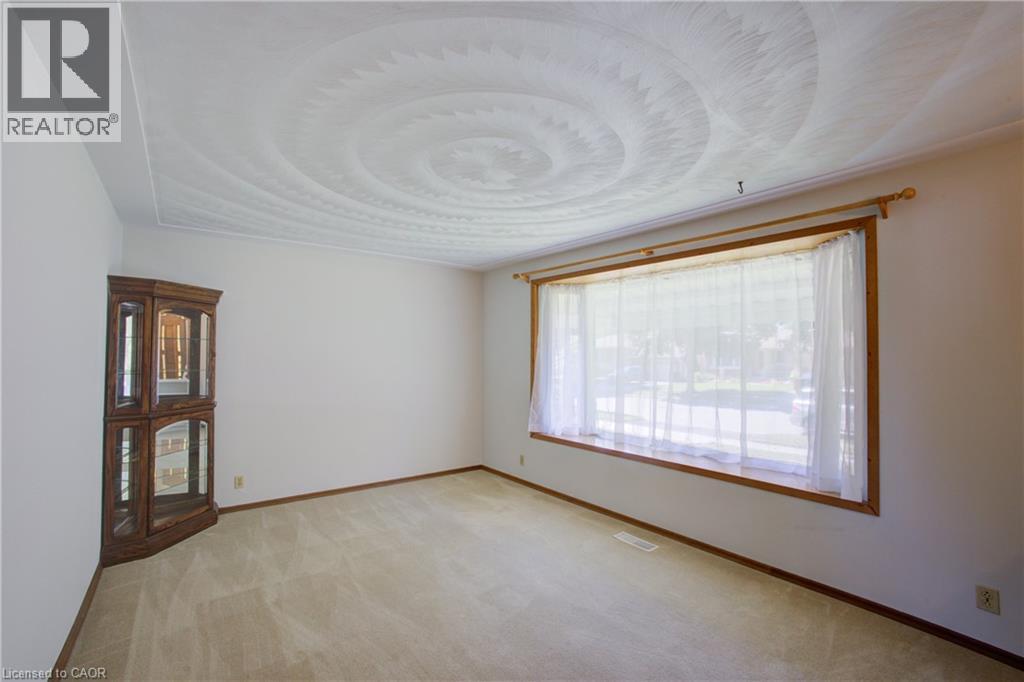 52 Queenston Crescent Property Photo 6