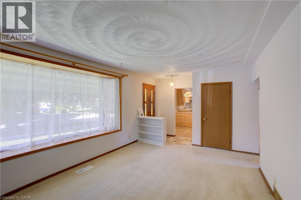 52 Queenston Crescent Property Photo 7