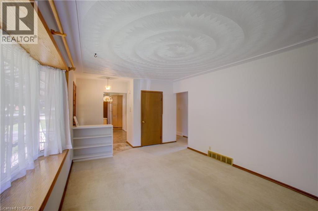 52 Queenston Crescent Property Photo 8