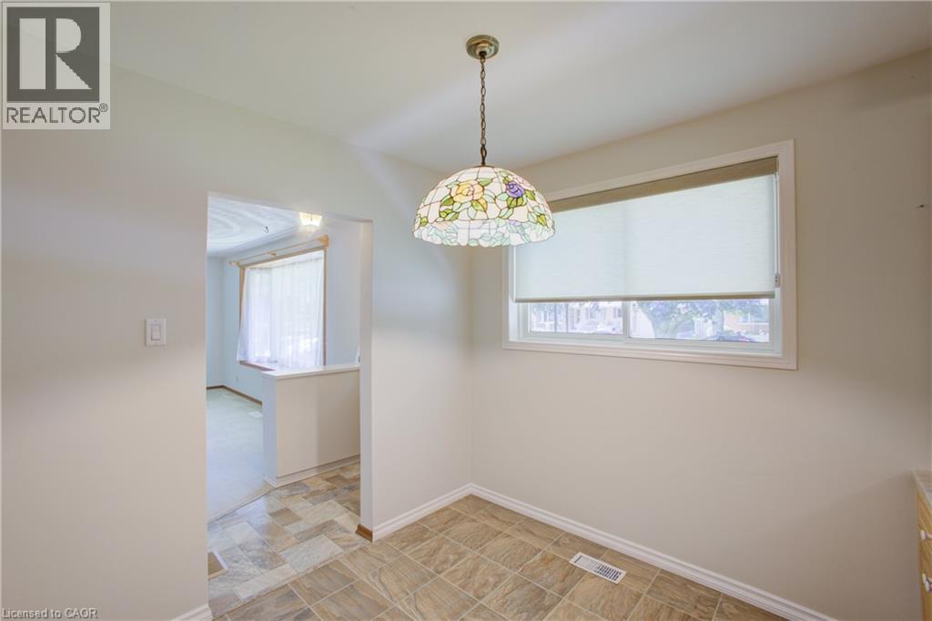 52 Queenston Crescent Property Photo 12