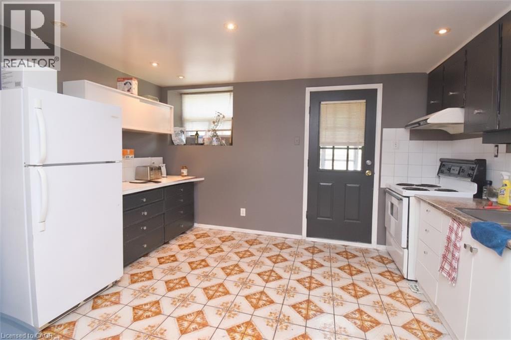 355 Macnab Street N Property Photo 12