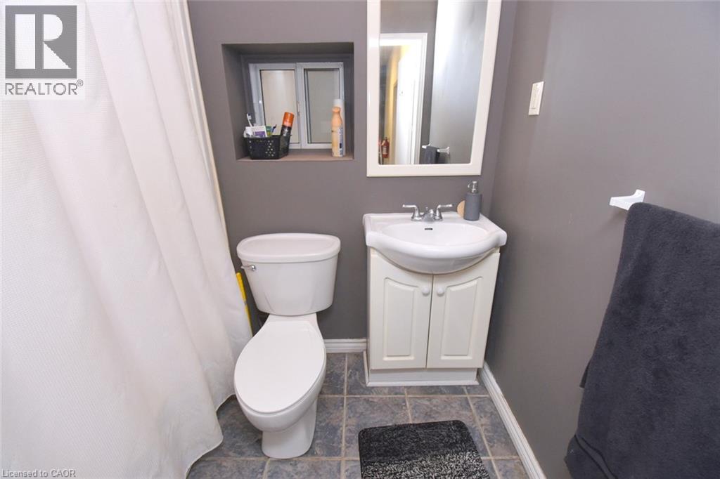 355 Macnab Street N Property Photo 23