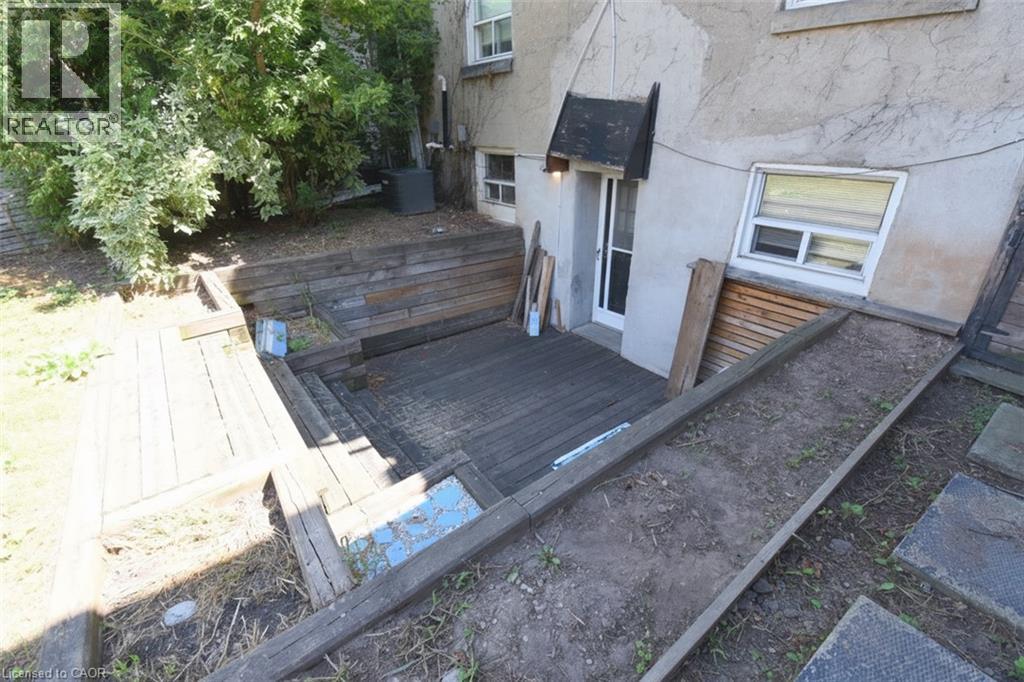 355 Macnab Street N Property Photo 25