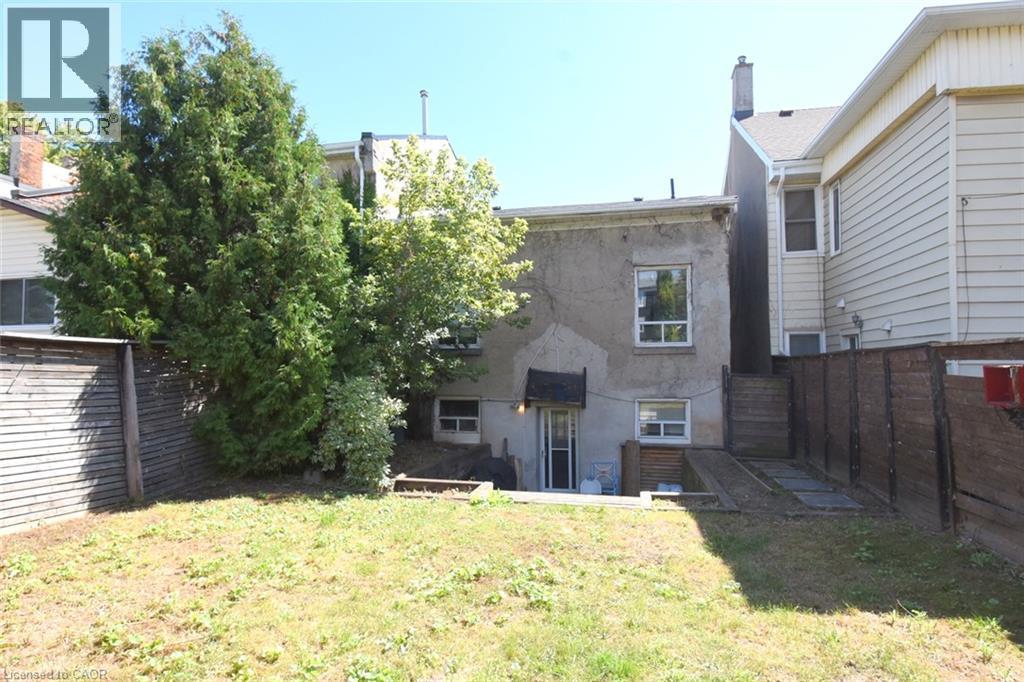 355 Macnab Street N Property Photo 27