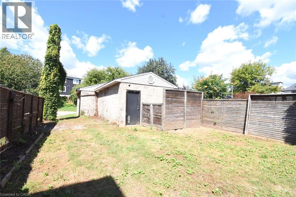 355 Macnab Street N Property Photo 30