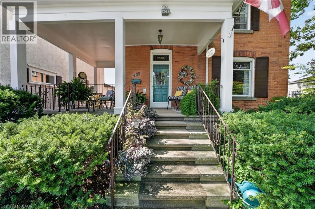 438 Broad Street W Property Photo 5