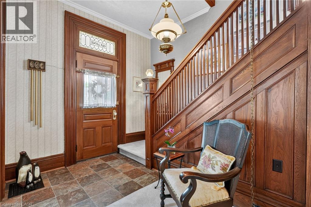 438 Broad Street W Property Photo 7