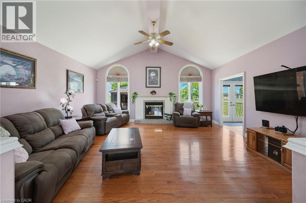 18 Featherstone Avenue Property Photo 7