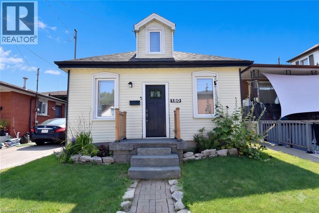 180 Province Street N Property Photo 3