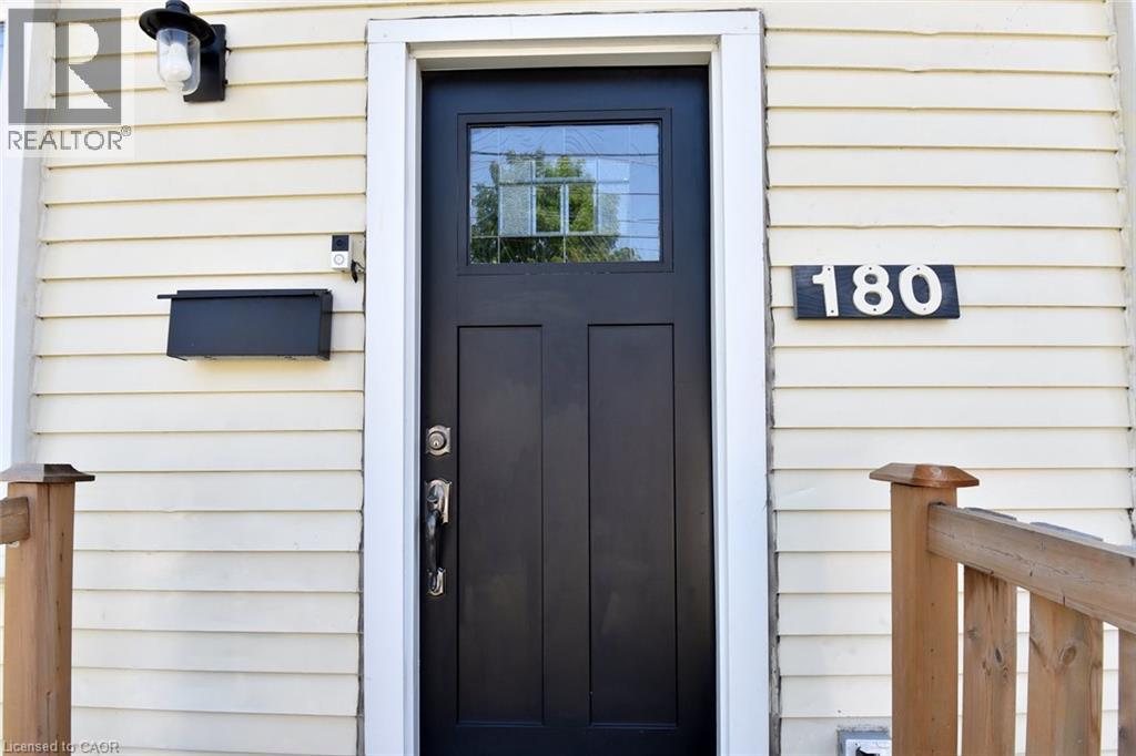 180 Province Street N Property Photo 5
