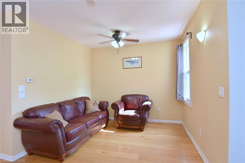 180 Province Street N Property Photo 6