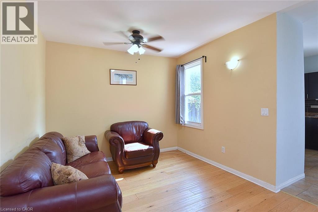 180 Province Street N Property Photo 7