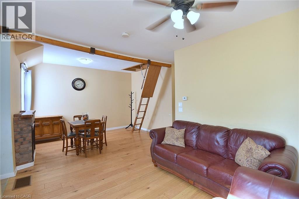 180 Province Street N Property Photo 8