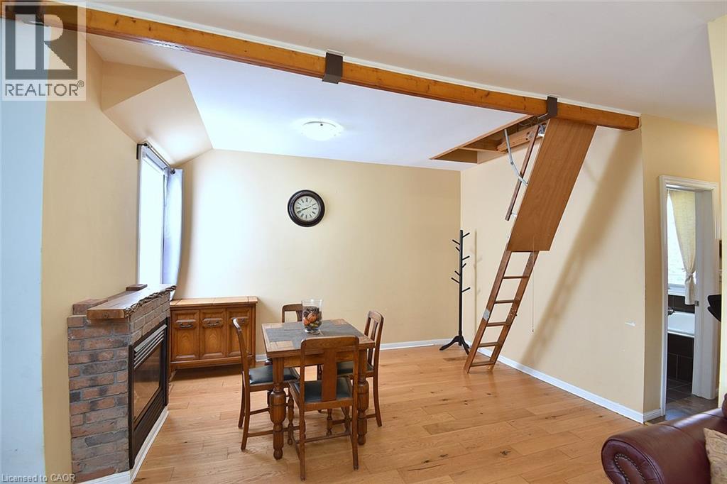 180 Province Street N Property Photo 11