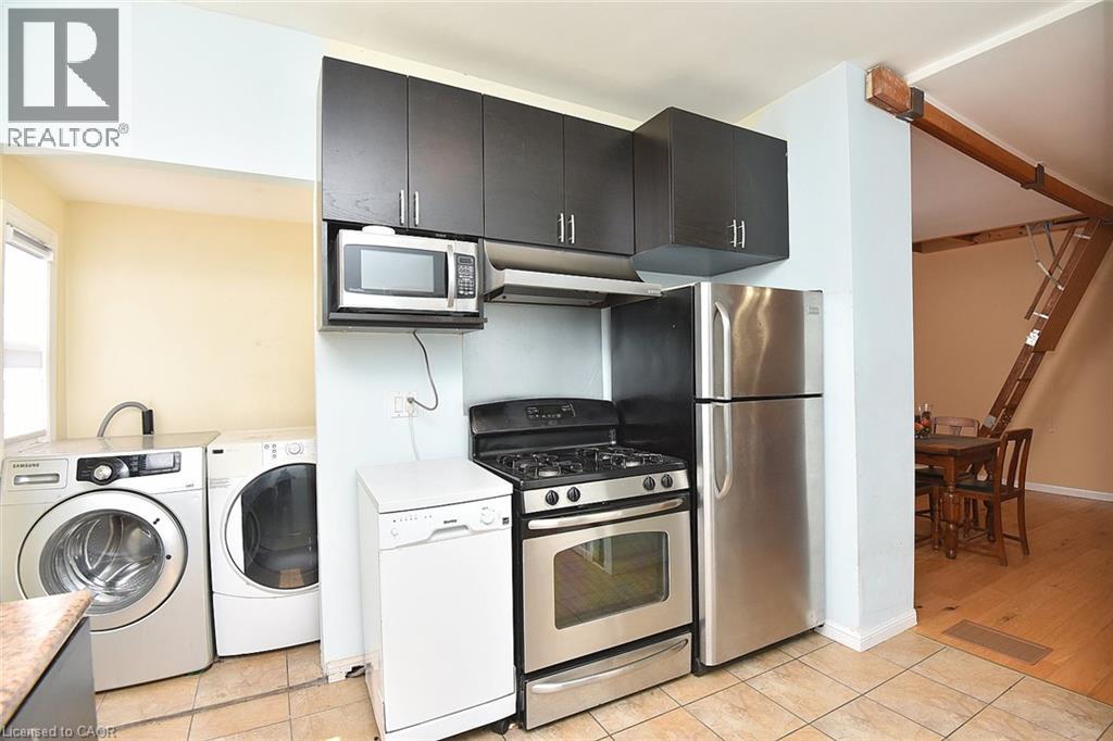 180 Province Street N Property Photo 17