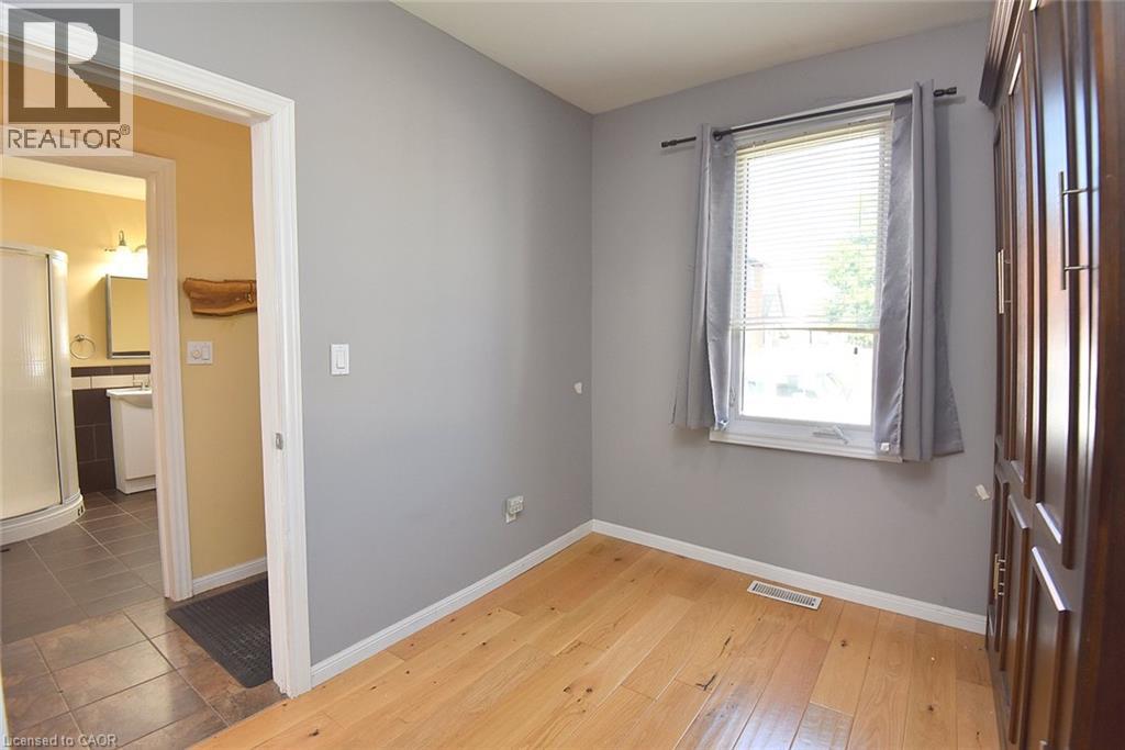 180 Province Street N Property Photo 21