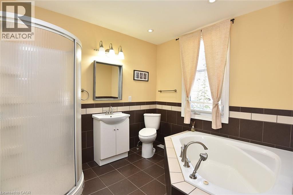180 Province Street N Property Photo 22