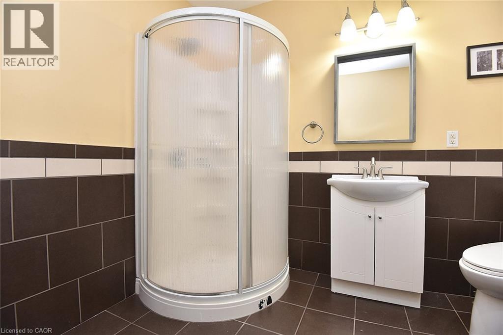 180 Province Street N Property Photo 23