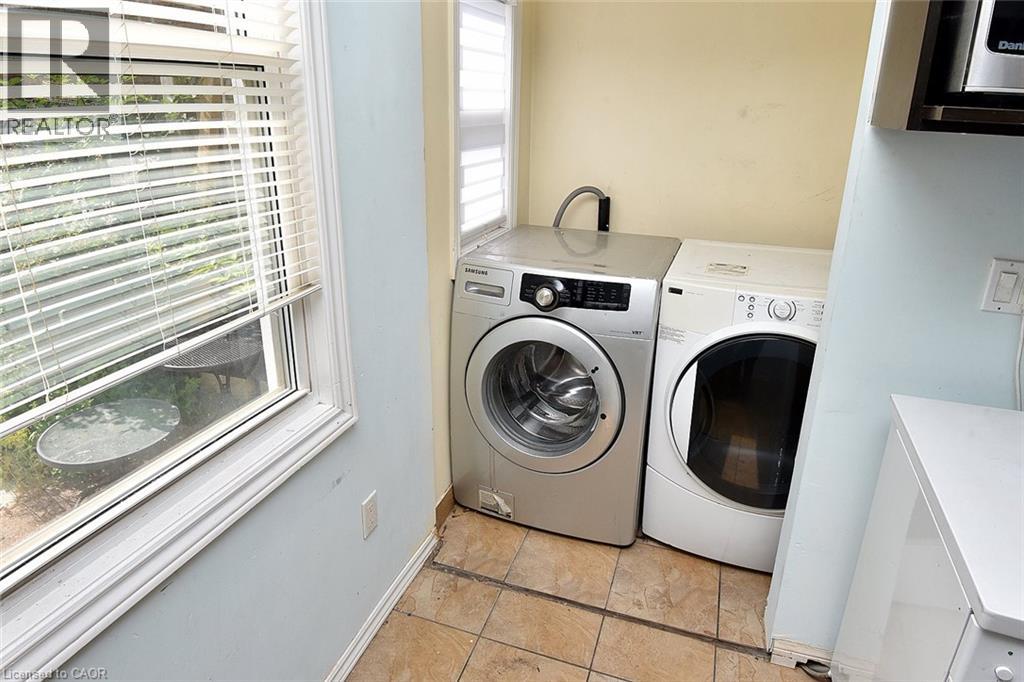180 Province Street N Property Photo 25