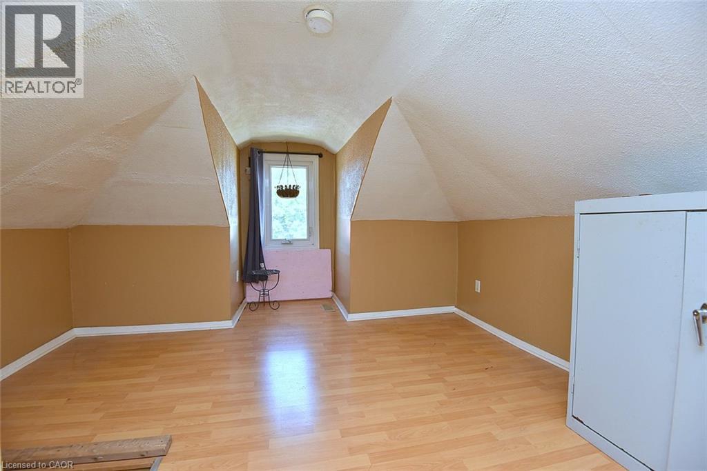 180 Province Street N Property Photo 26