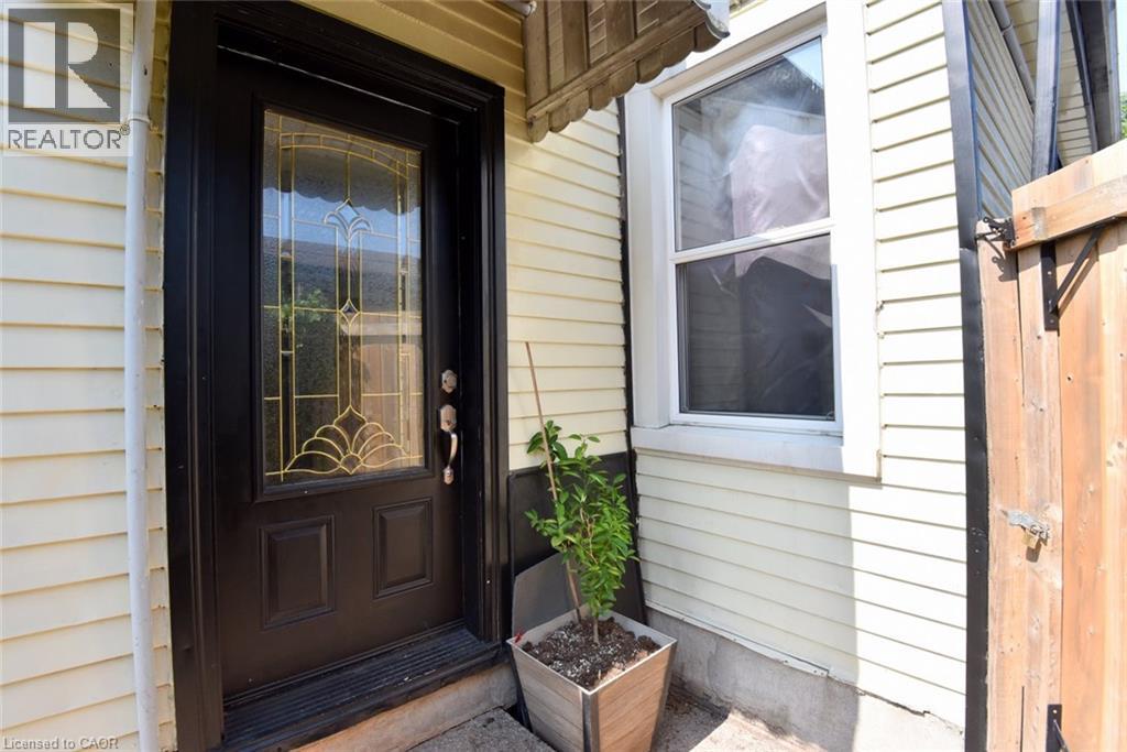 180 Province Street N Property Photo 30