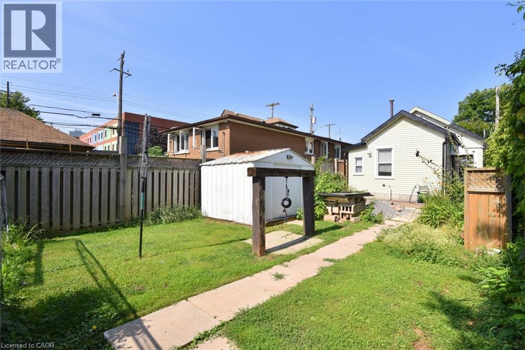 180 Province Street N Property Photo 34