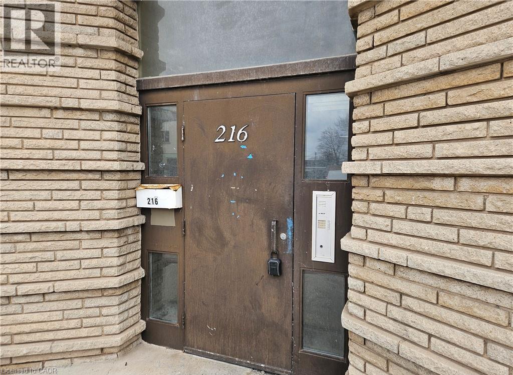 216 Parkdale Avenue N Unit# 4 Property Photo 2