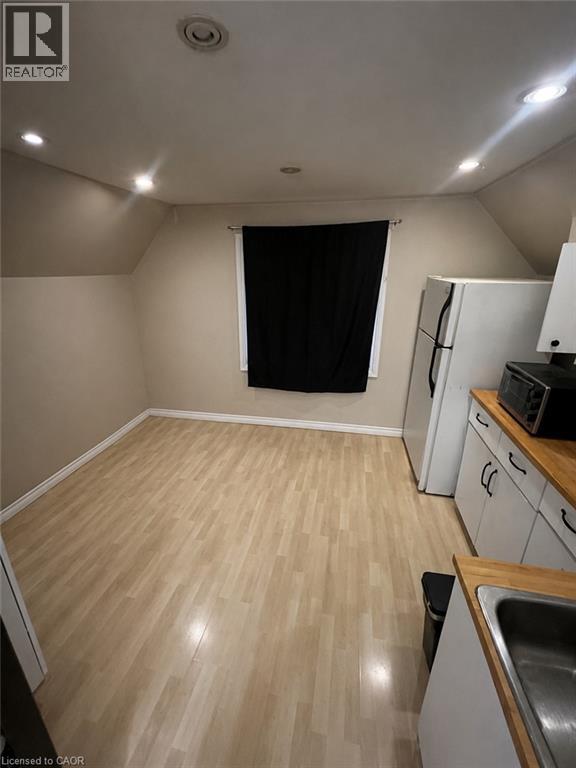 110 Hess Street S Unit# Upper Property Photo 3
