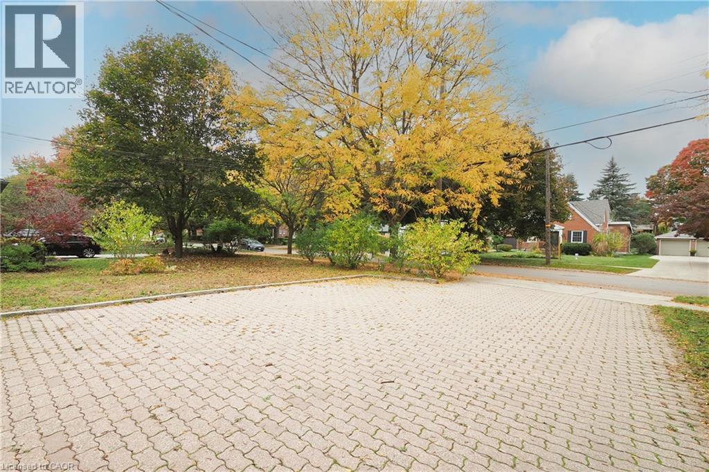 207 Sheldon Avenue N Property Photo 3