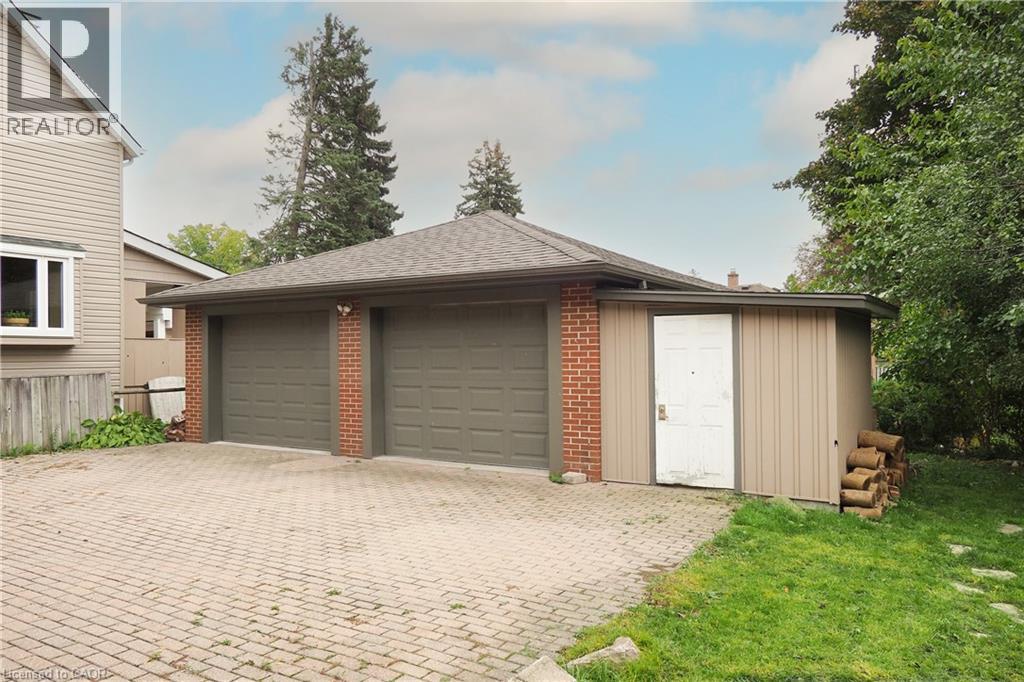 207 Sheldon Avenue N Property Photo 37
