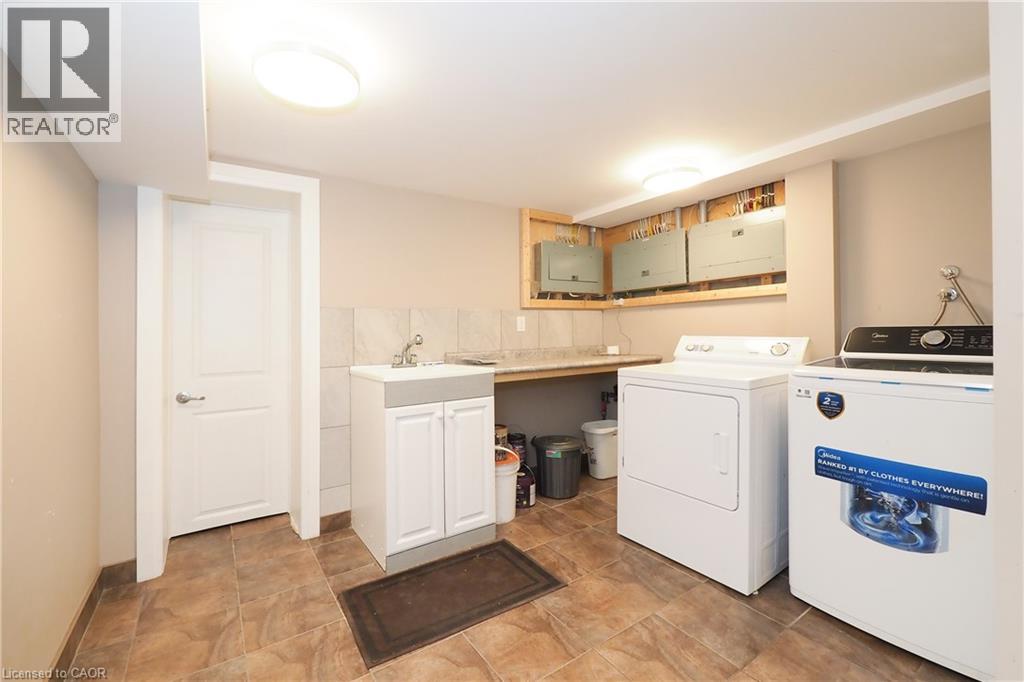 207 Sheldon Avenue N Property Photo 43