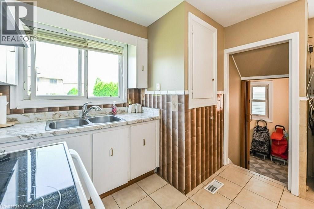 641 Limeridge Road E Property Photo 10