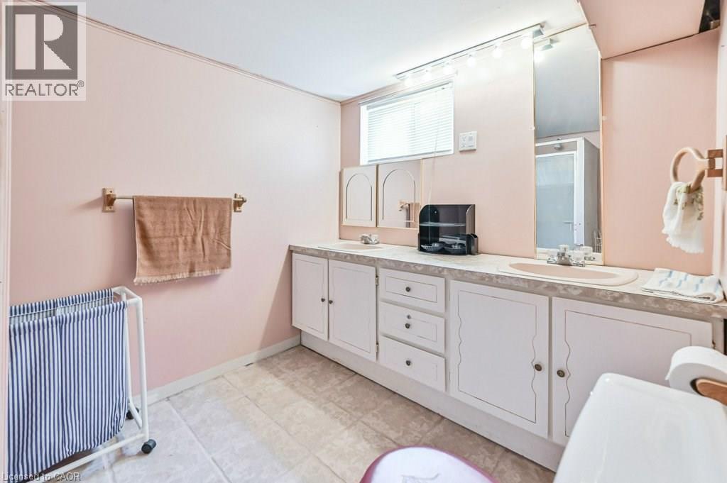 641 Limeridge Road E Property Photo 24