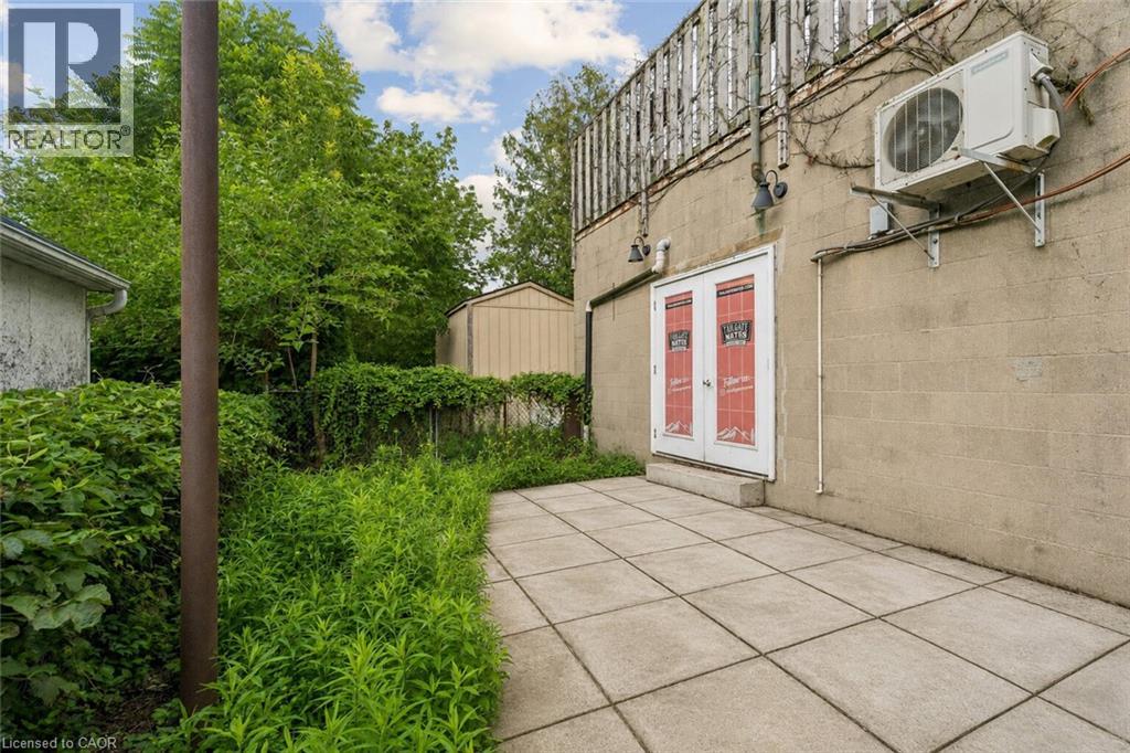 868 King Street W Property Photo 7