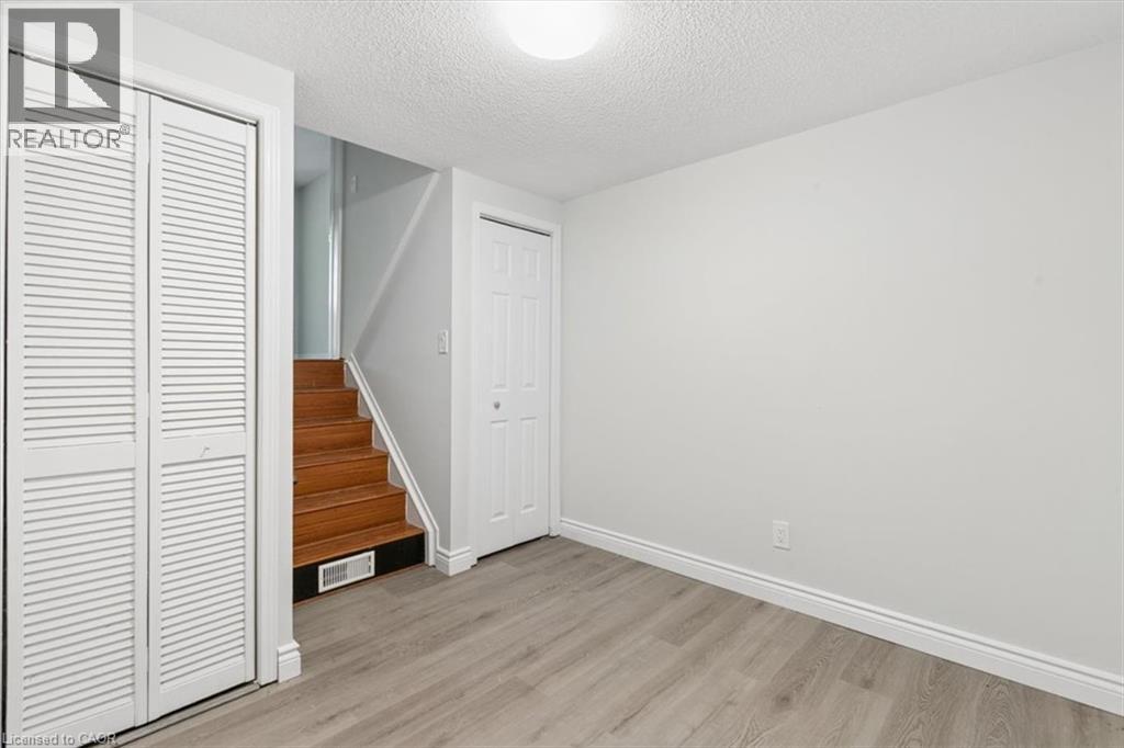 211 Veronica Drive Unit# 8 Property Photo 24