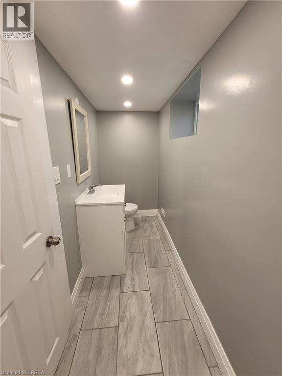76 Glenview Avenue Unit# Lower Property Photo 8