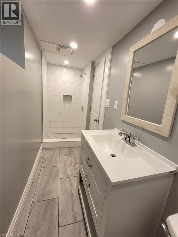 76 Glenview Avenue Unit# Lower Property Photo 9